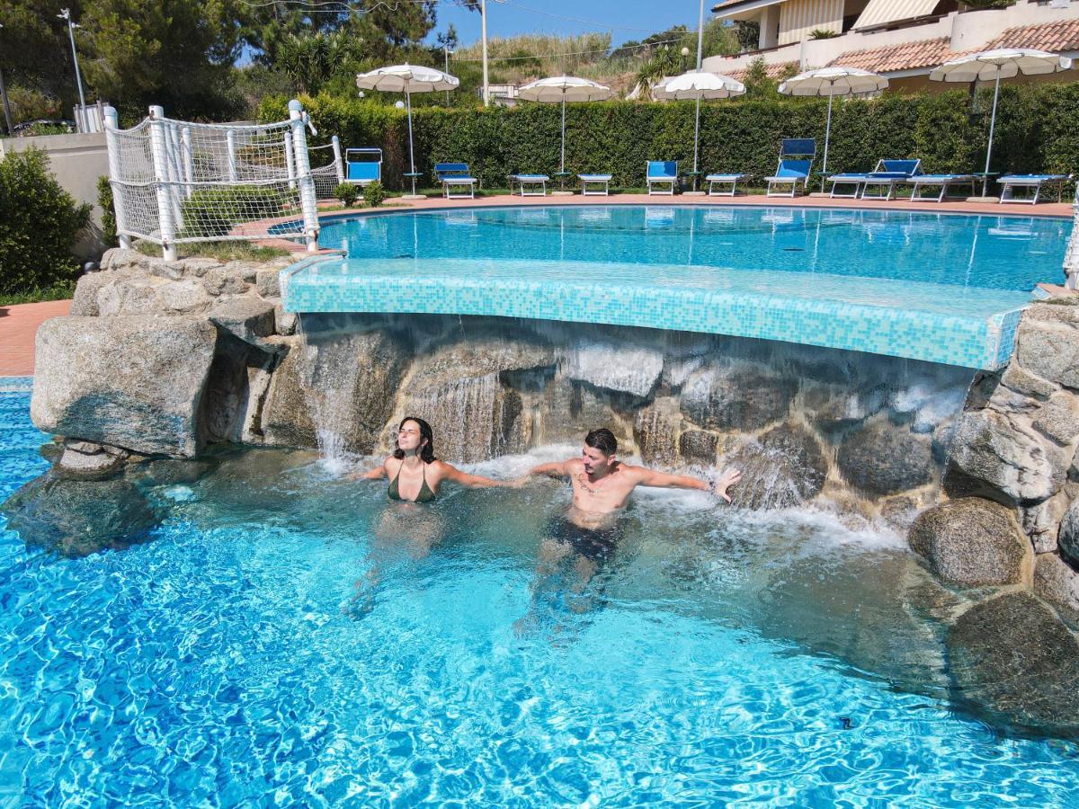 Hotel Scoglio Del Leone Zambrone Exterior photo
