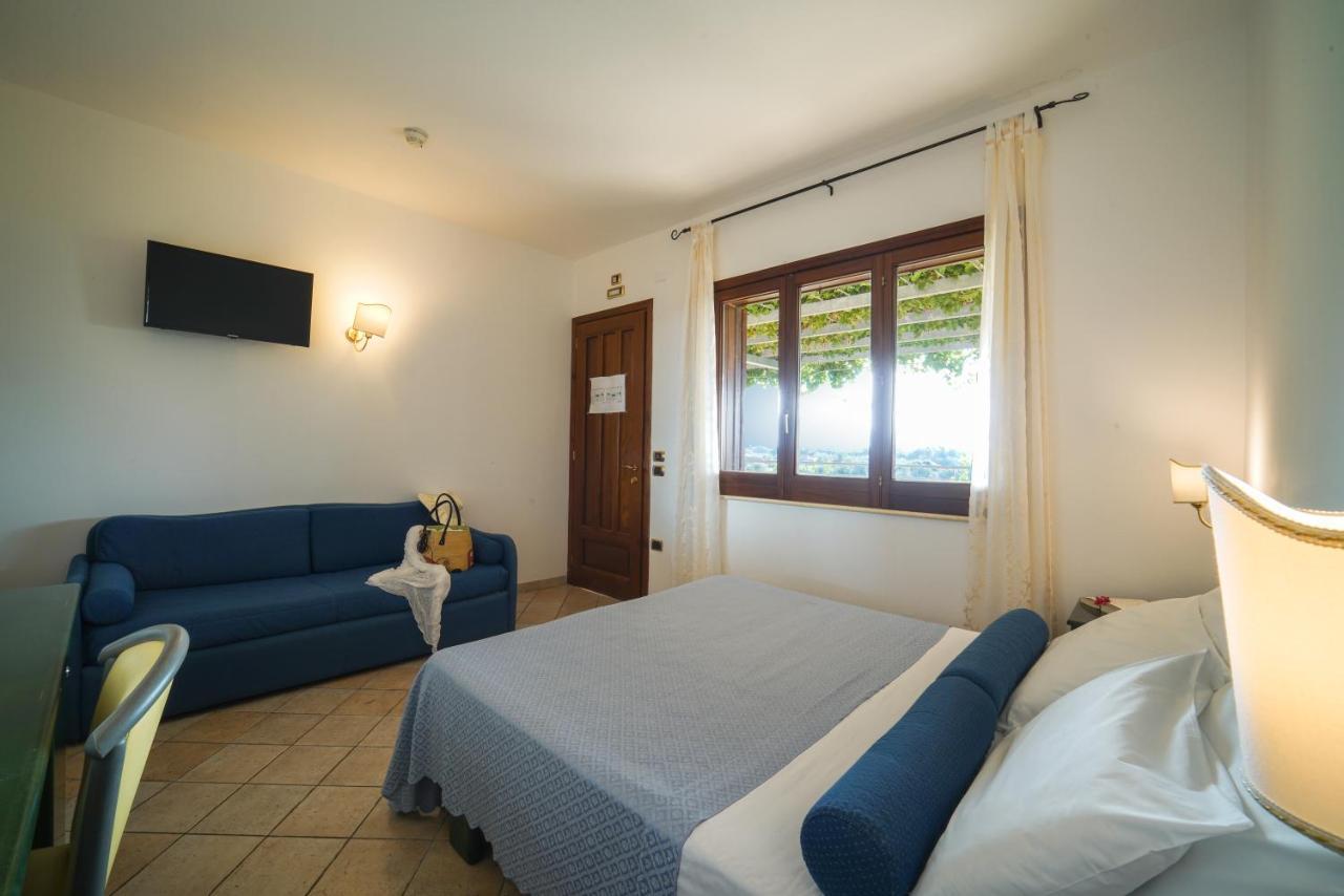 Hotel Scoglio Del Leone Zambrone Exterior photo