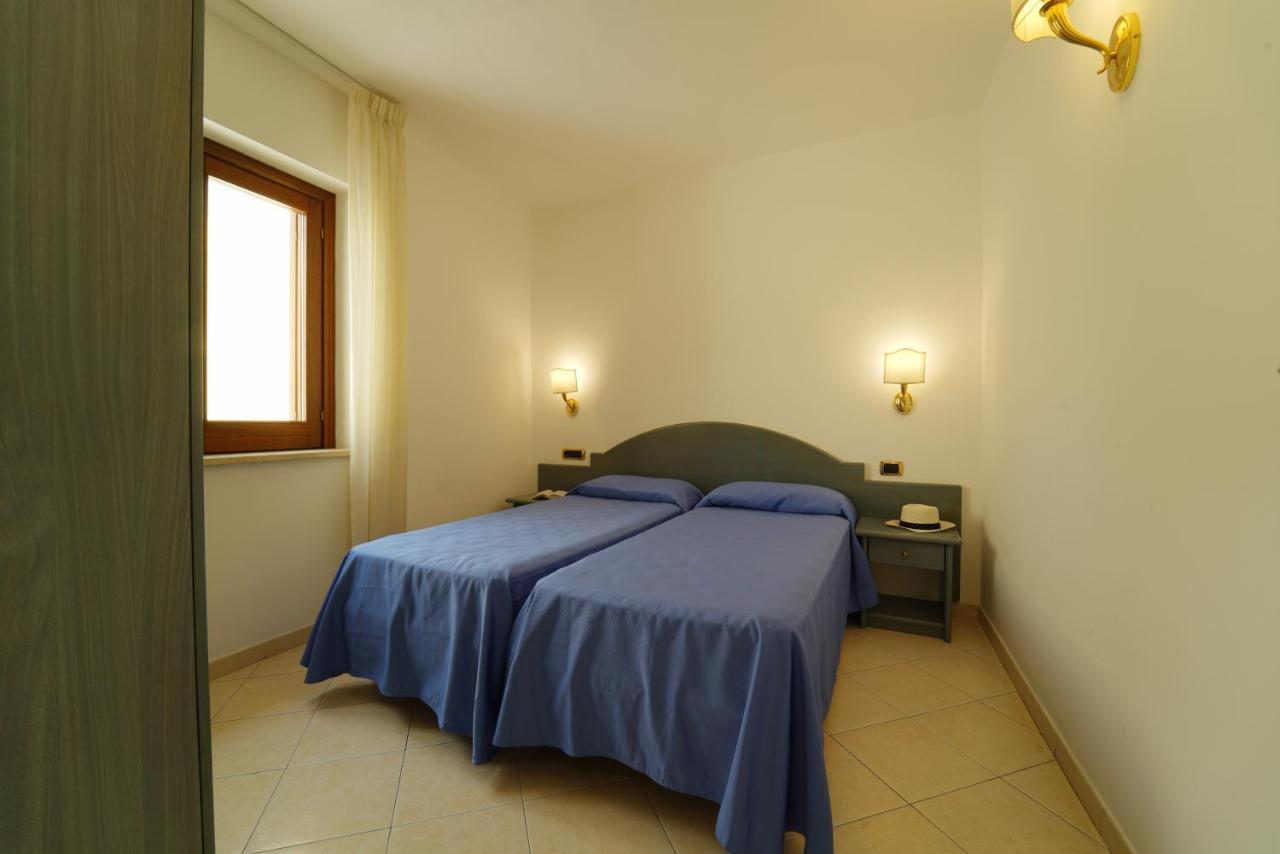 Hotel Scoglio Del Leone Zambrone Exterior photo