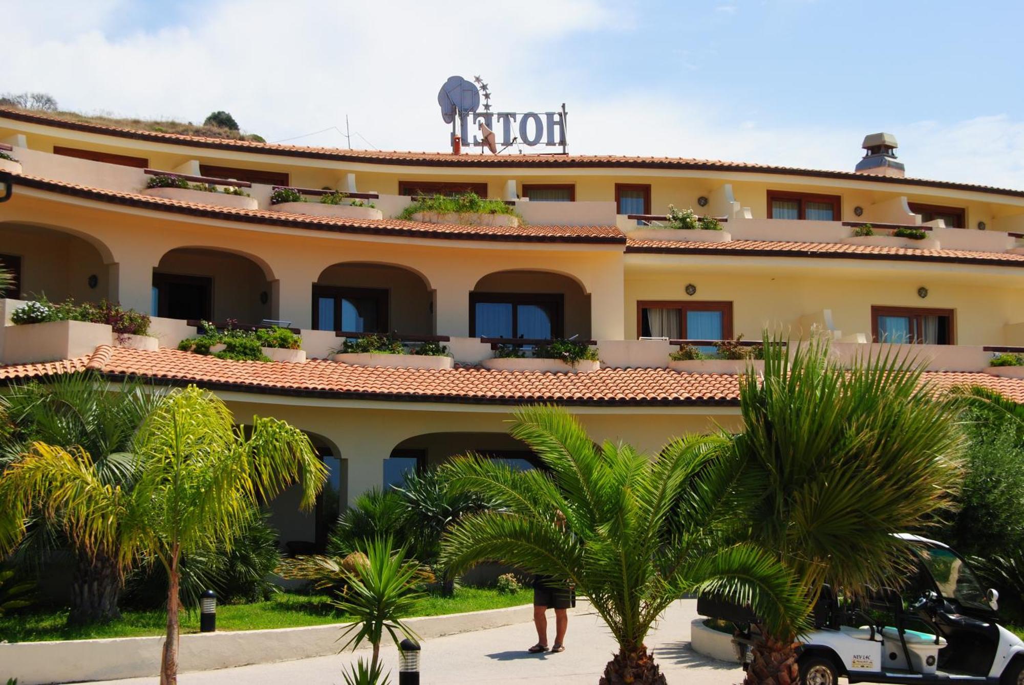 Hotel Scoglio Del Leone Zambrone Exterior photo