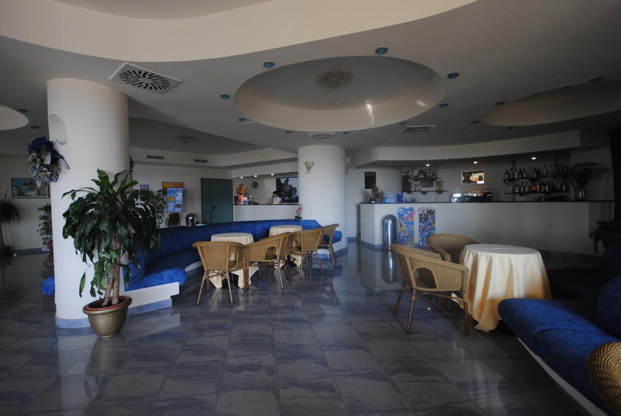 Hotel Scoglio Del Leone Zambrone Exterior photo