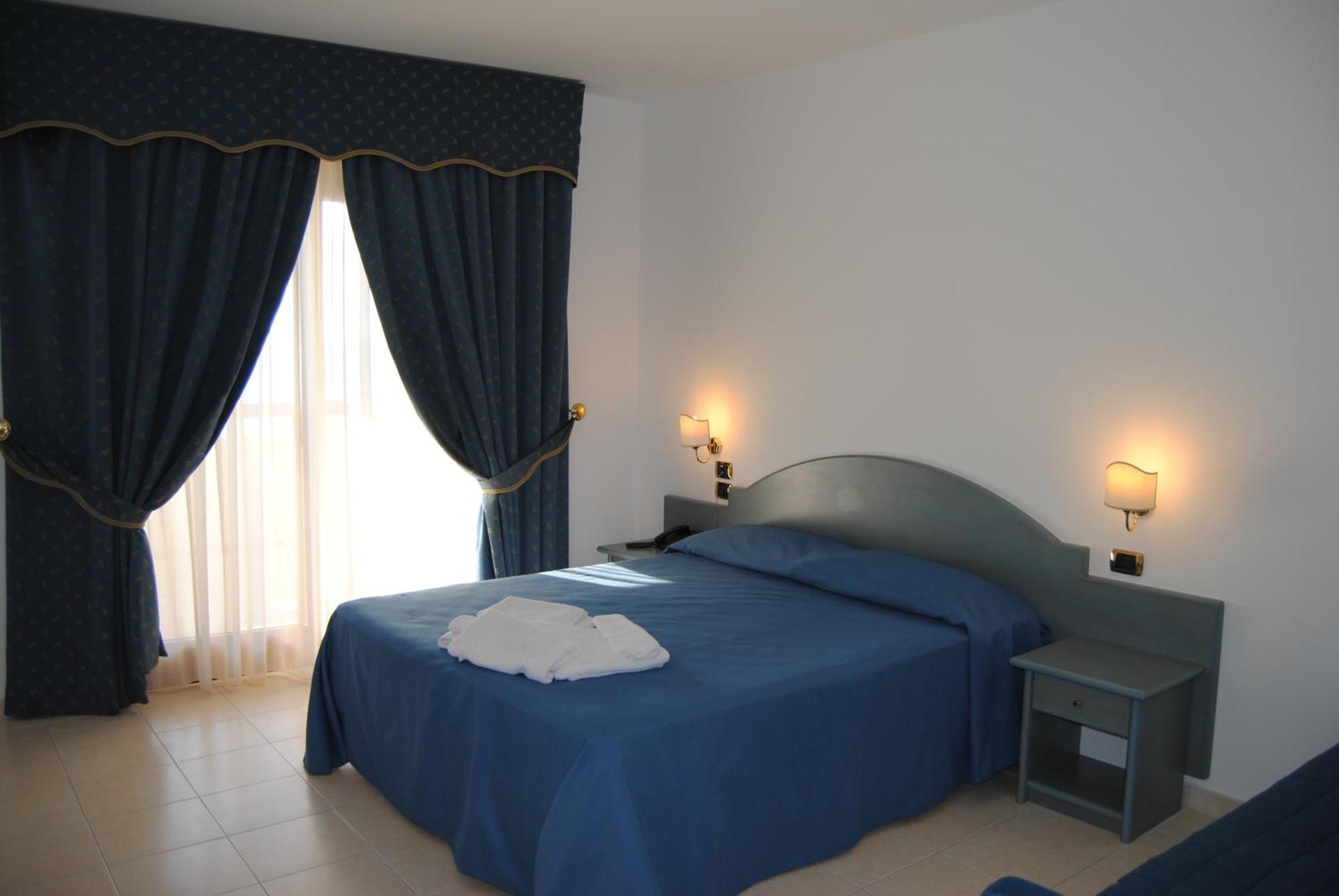 Hotel Scoglio Del Leone Zambrone Exterior photo