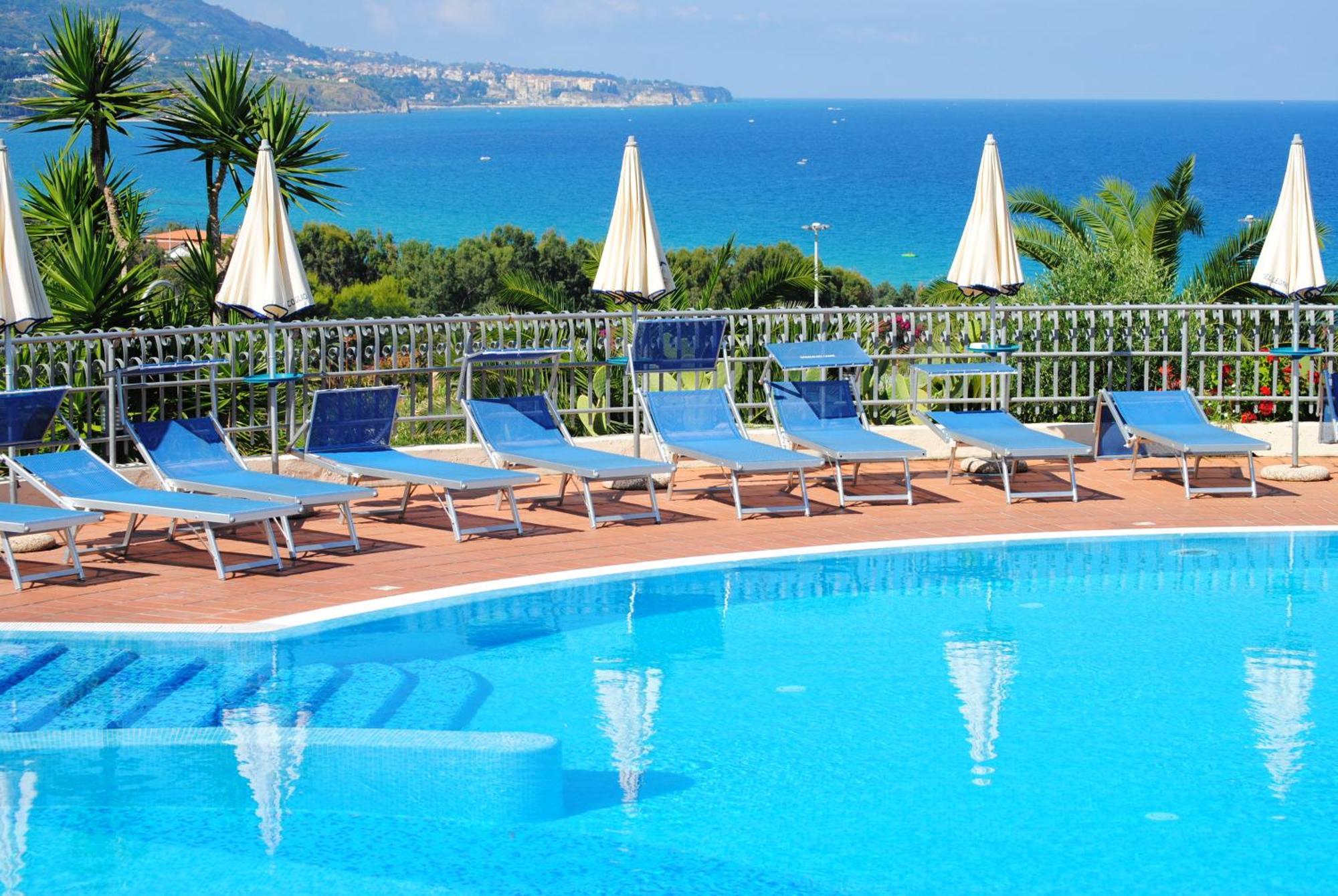 Hotel Scoglio Del Leone Zambrone Exterior photo